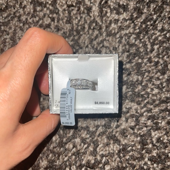 2 ct. T.W. DIAMOND RING - Picture 2 of 7